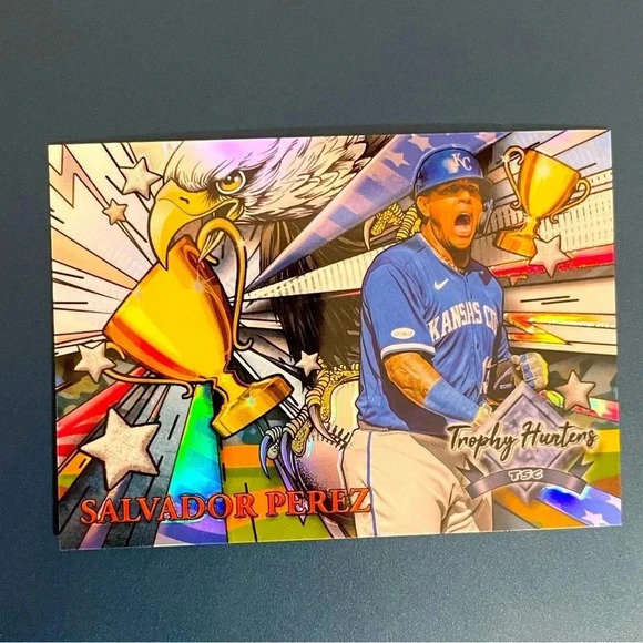 Salvador Perez Trophy Hunters Refractor 2022 Stadium Club Chrome KC Royals​ - Picture 1 of 2